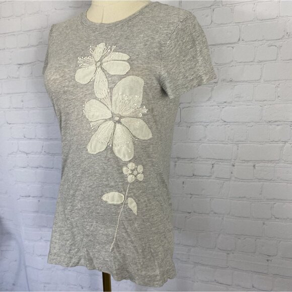 ⭐ 3/$15 Tommy Hilfiger Grey Embroidered Cream Floral T-Shirt S - Picture 3 of 7